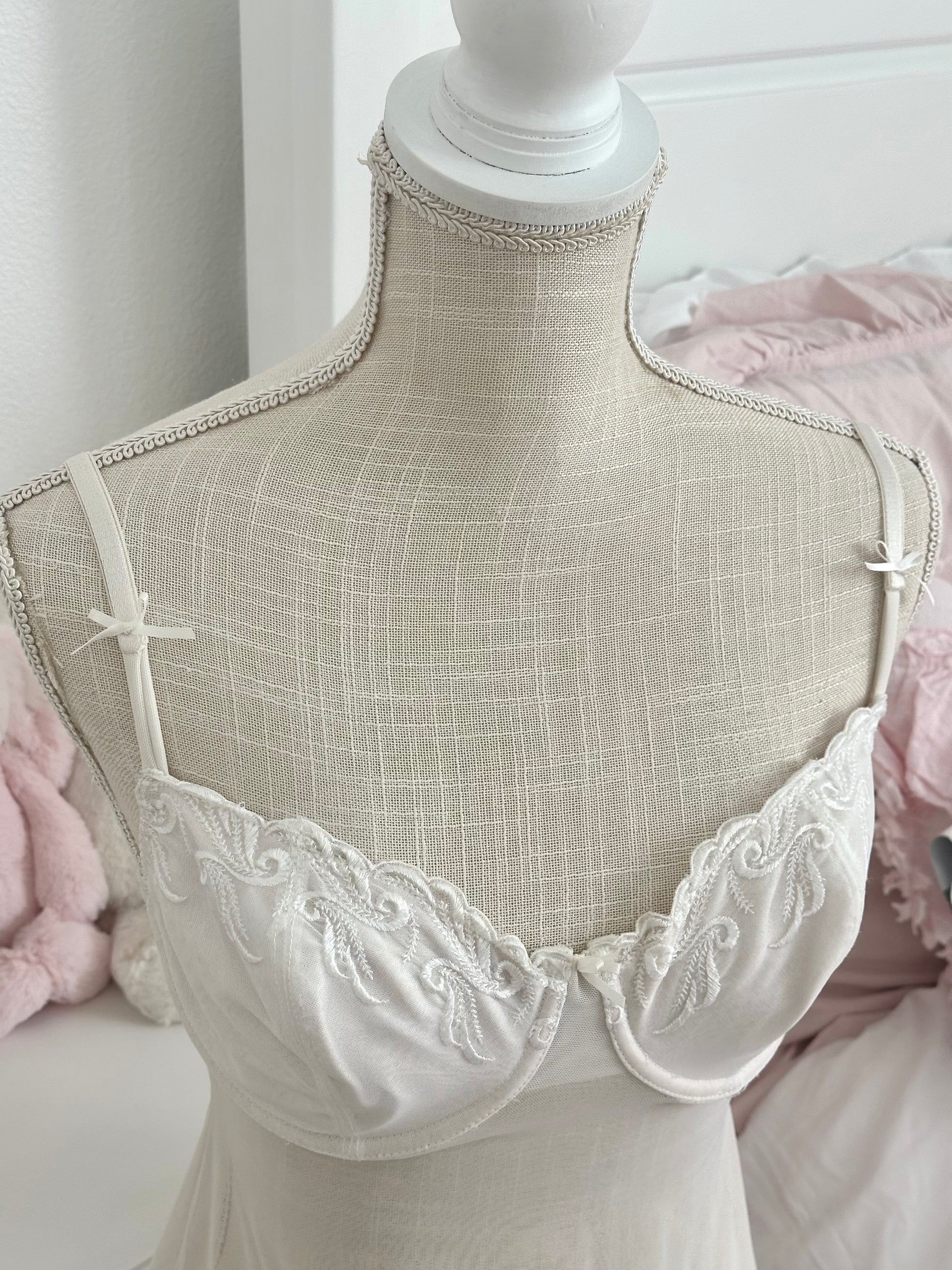 Vintage 1996 Victoria’s Secret White Sabrina Carpenter Babydoll Size: 36C