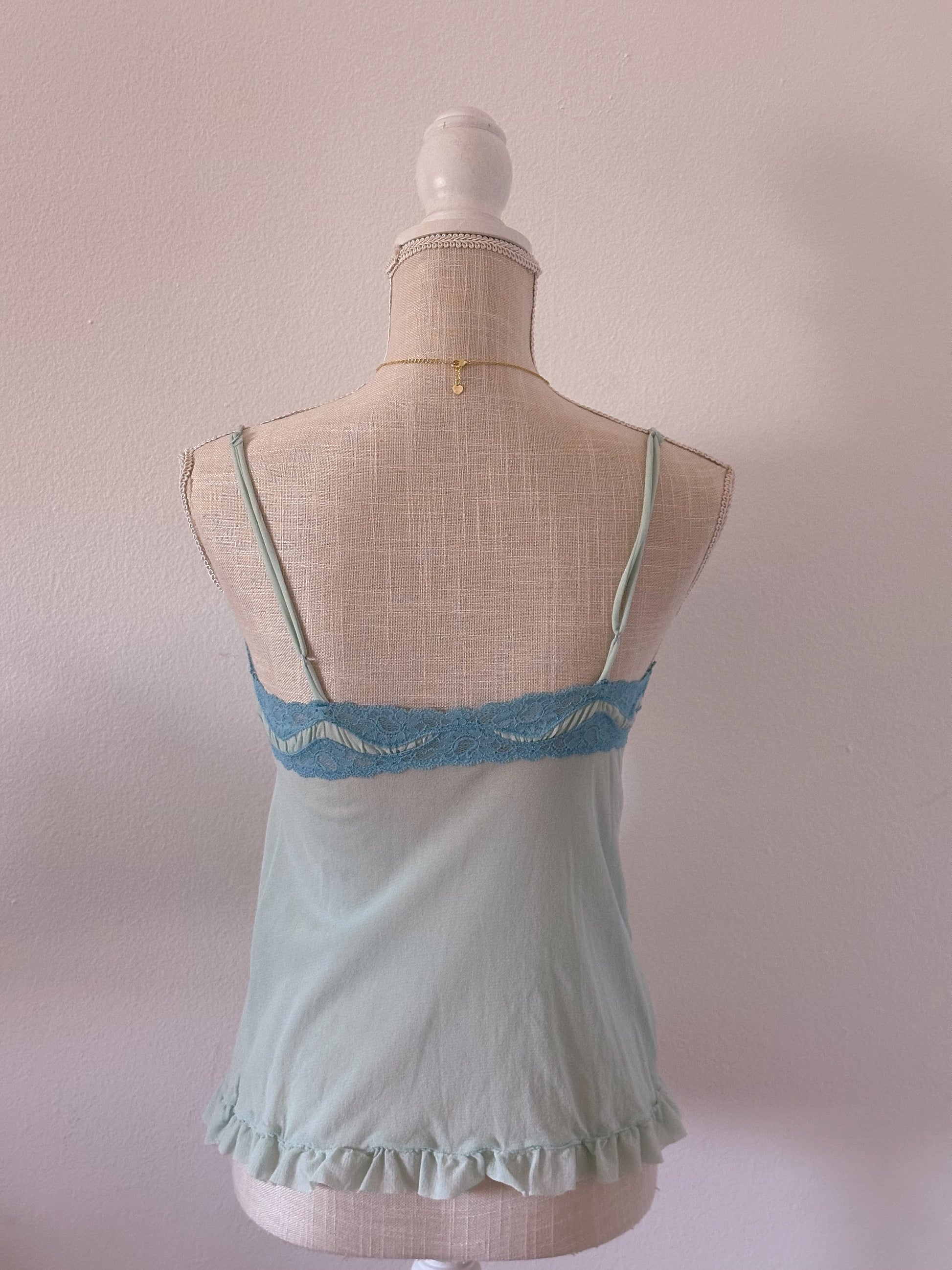 Vintage 2 piece victoria's Secret cami top and thong set size: XS￼