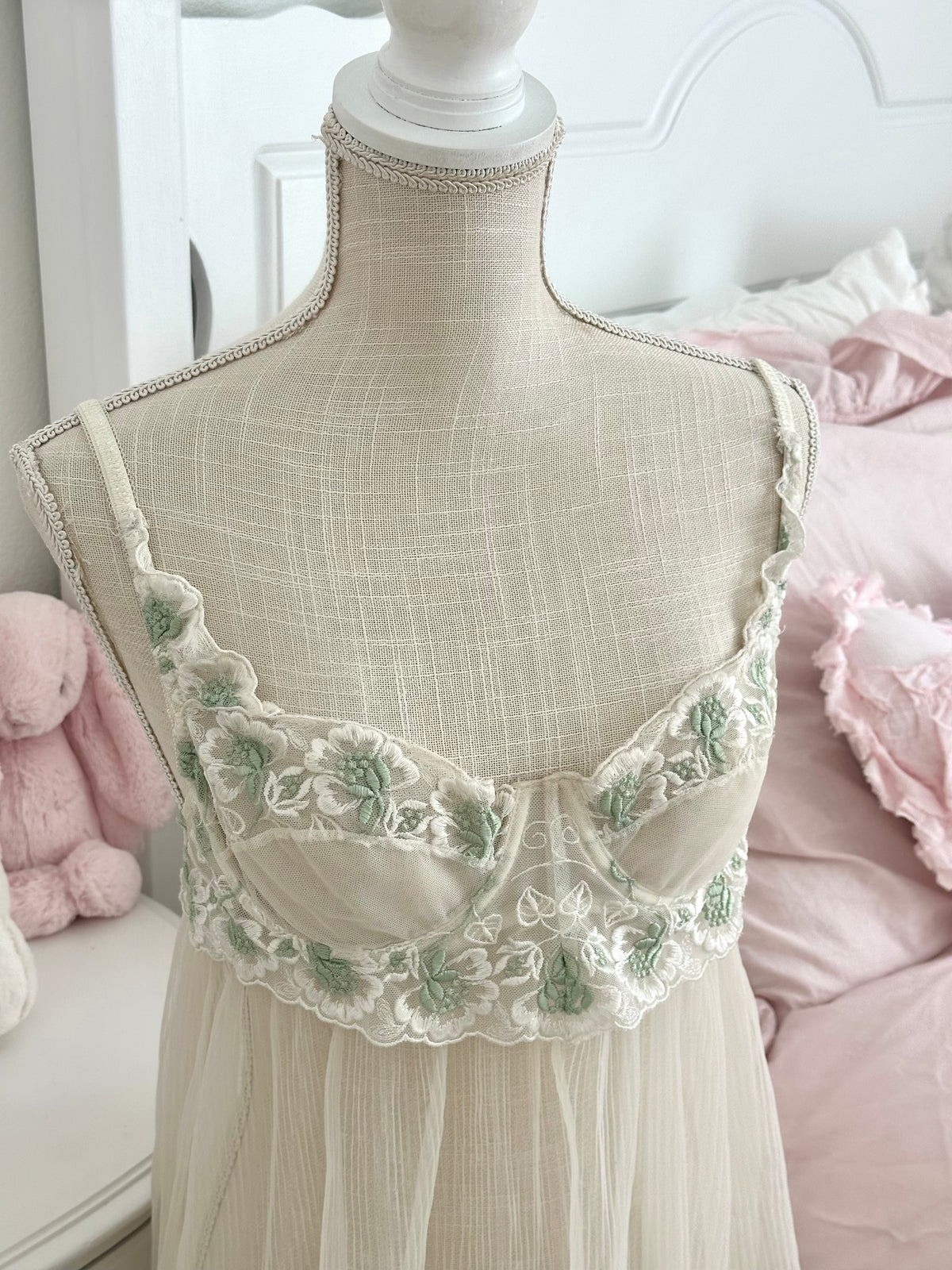 Vintage 1998 Victoria’s Secret White Floral Lace Babydoll Dress Size: 34B
