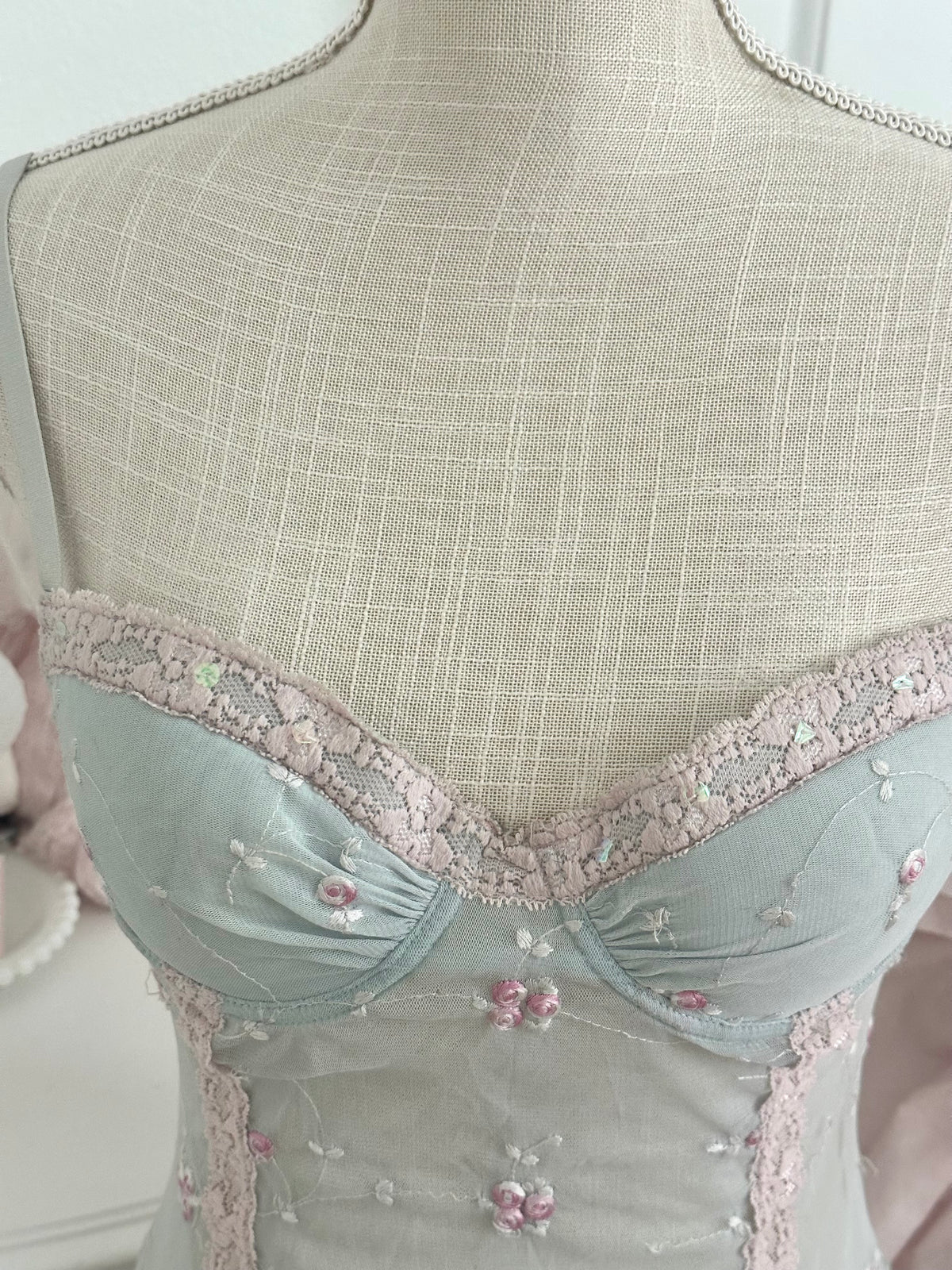 Vintage 2005 Victoria’s Secret Blue & Pink Floral Embroidered Bustier Cami Top 34C (READ)
