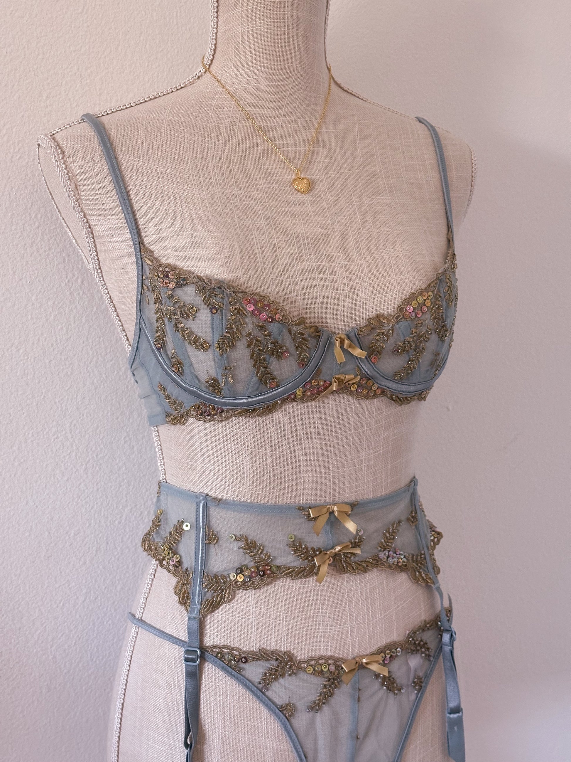 Vintage Victoria’s Secret 3-Piece Runway Set from 2003 Size: 34B / S