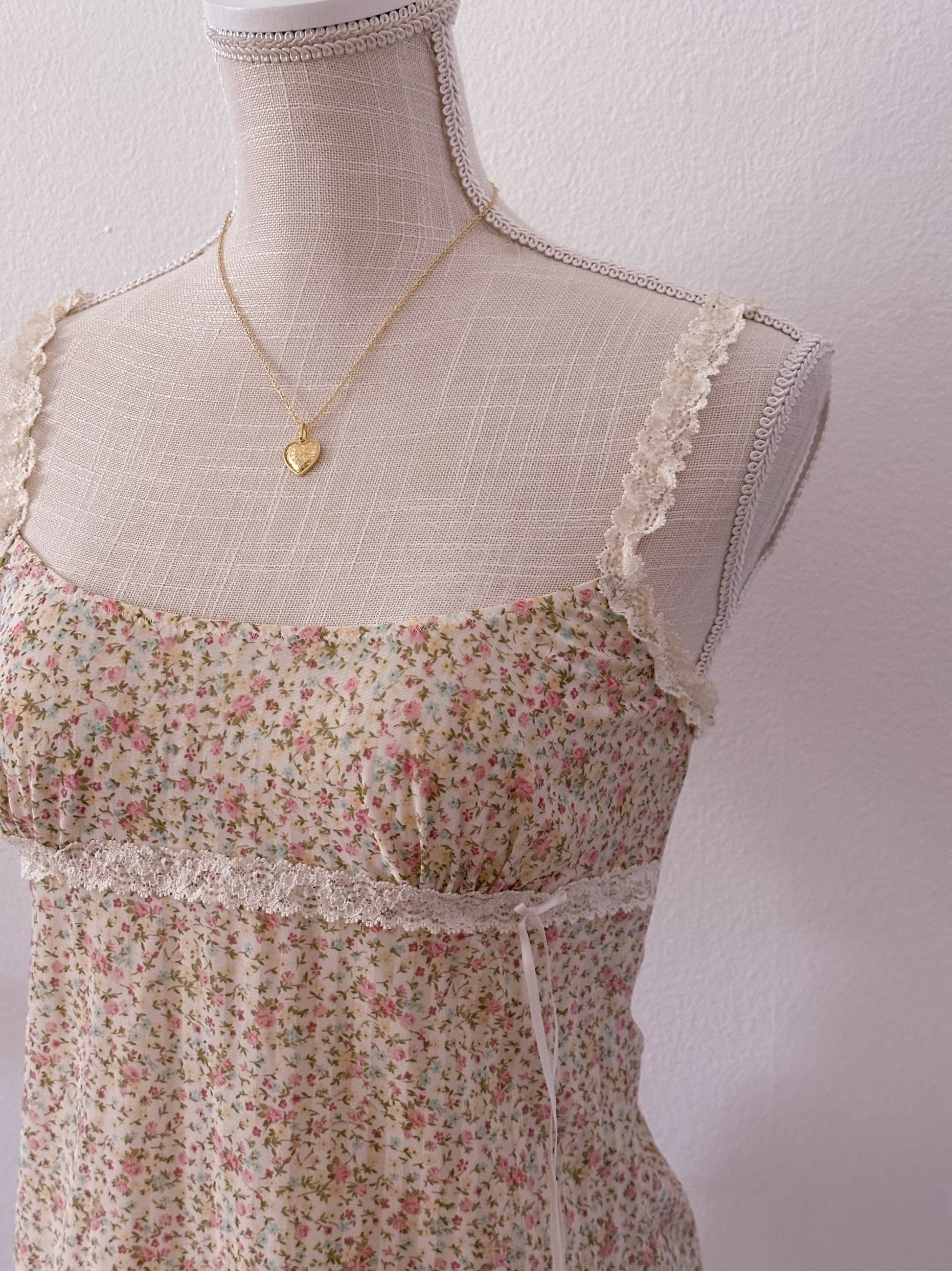 Vintage shabby chic floral cami top size: XS/S