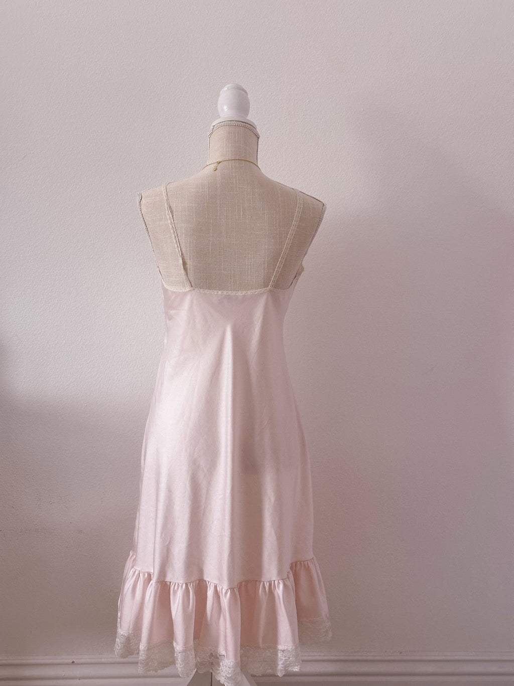 1970s Miss Elaine pink night gown