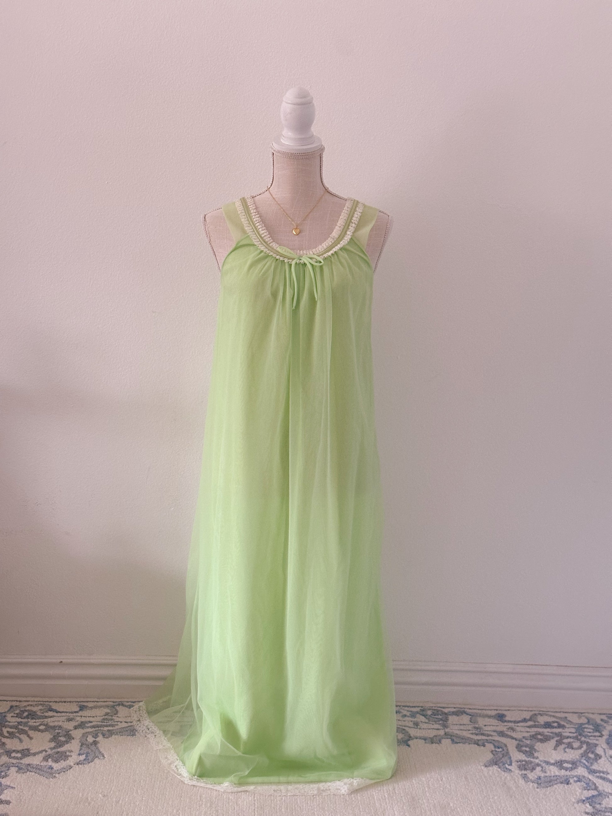 Vintage 1960's peignoir green Sabrina Carpenter dress size: S
