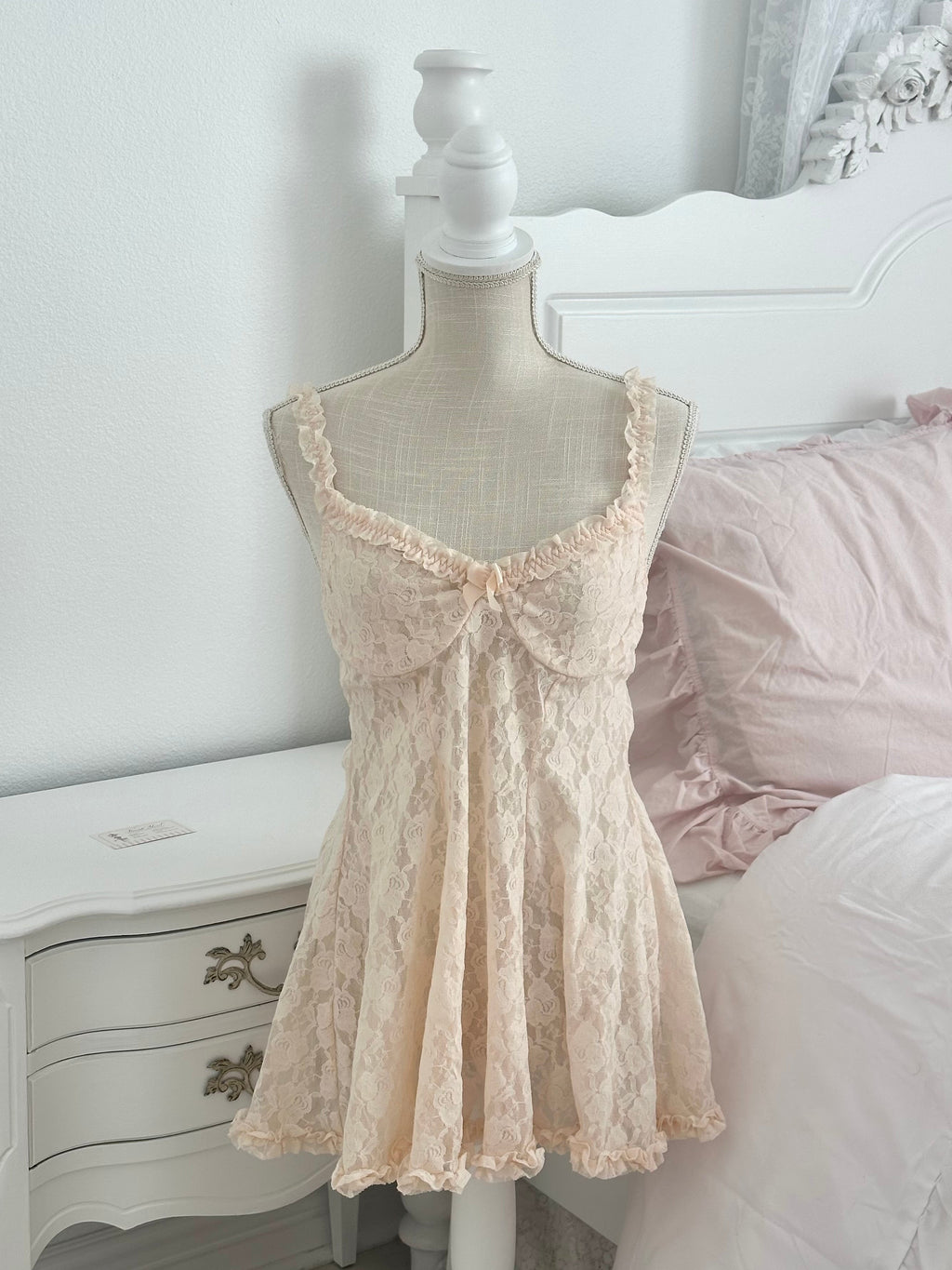 Vintage Cinema Etoile Peach Blush Sheer Lace Slip Dress Size: M