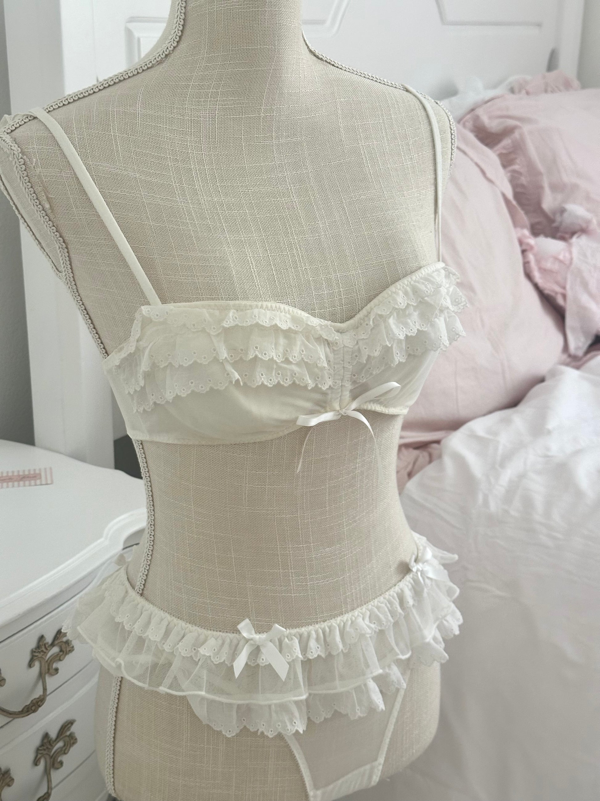 Vintage 2011 Victoria’s Secret NWT Bridal Lingerie Set Size: 34B/M