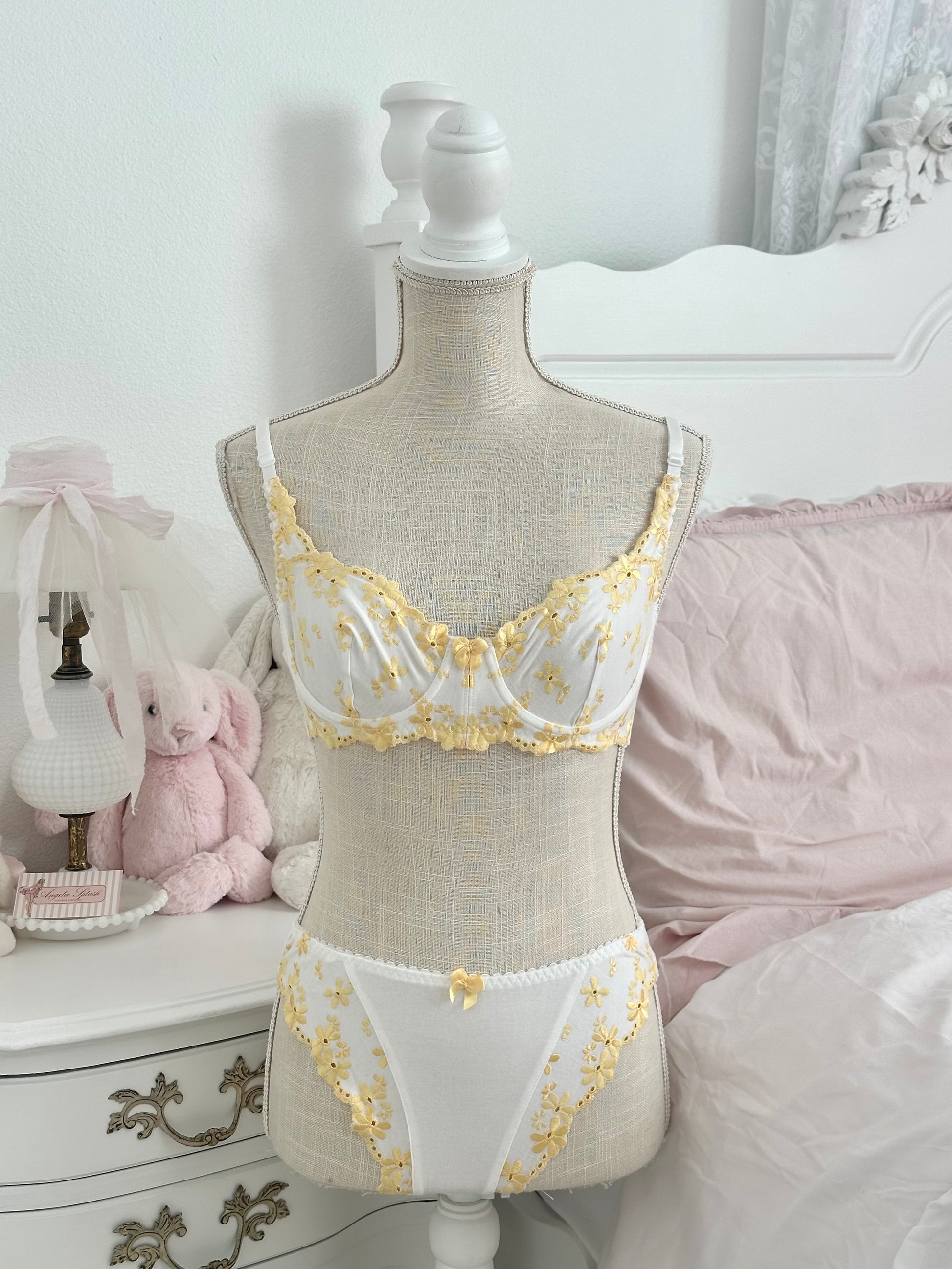 Vintage 1999 Victoria’s Secret White Floral 3-Piece Corset Set
