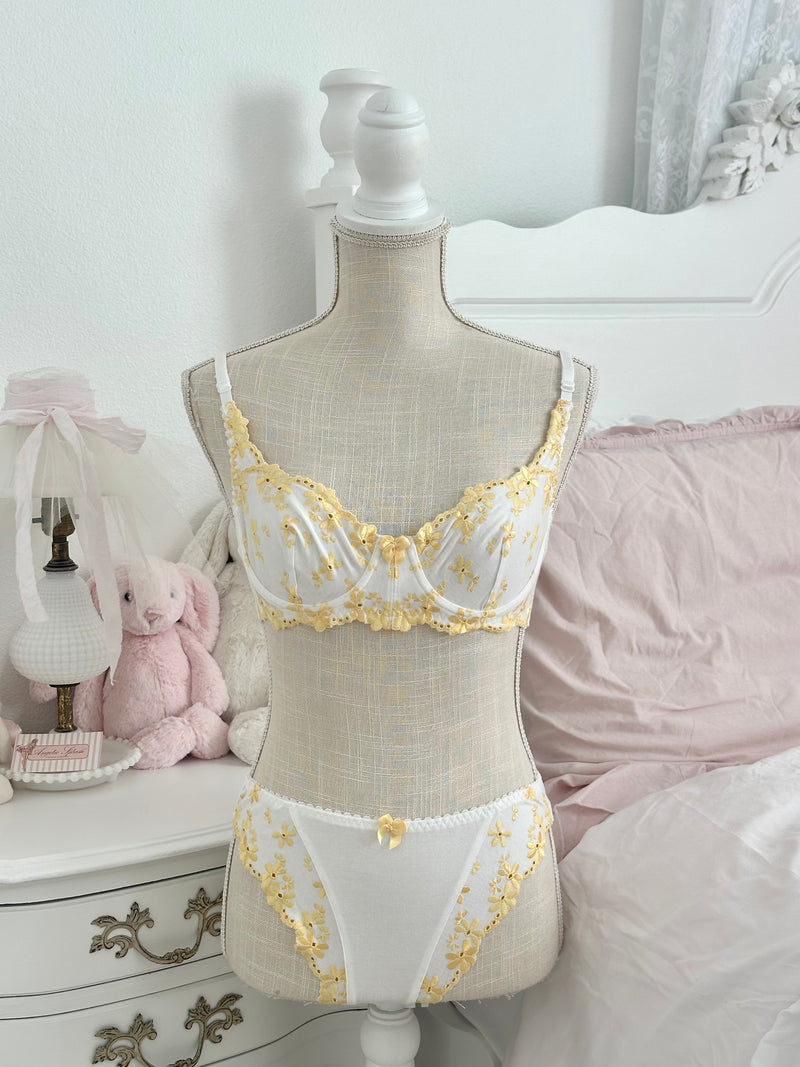 Vintage 1999 Victoria’s Secret White Floral 3-Piece Corset Set