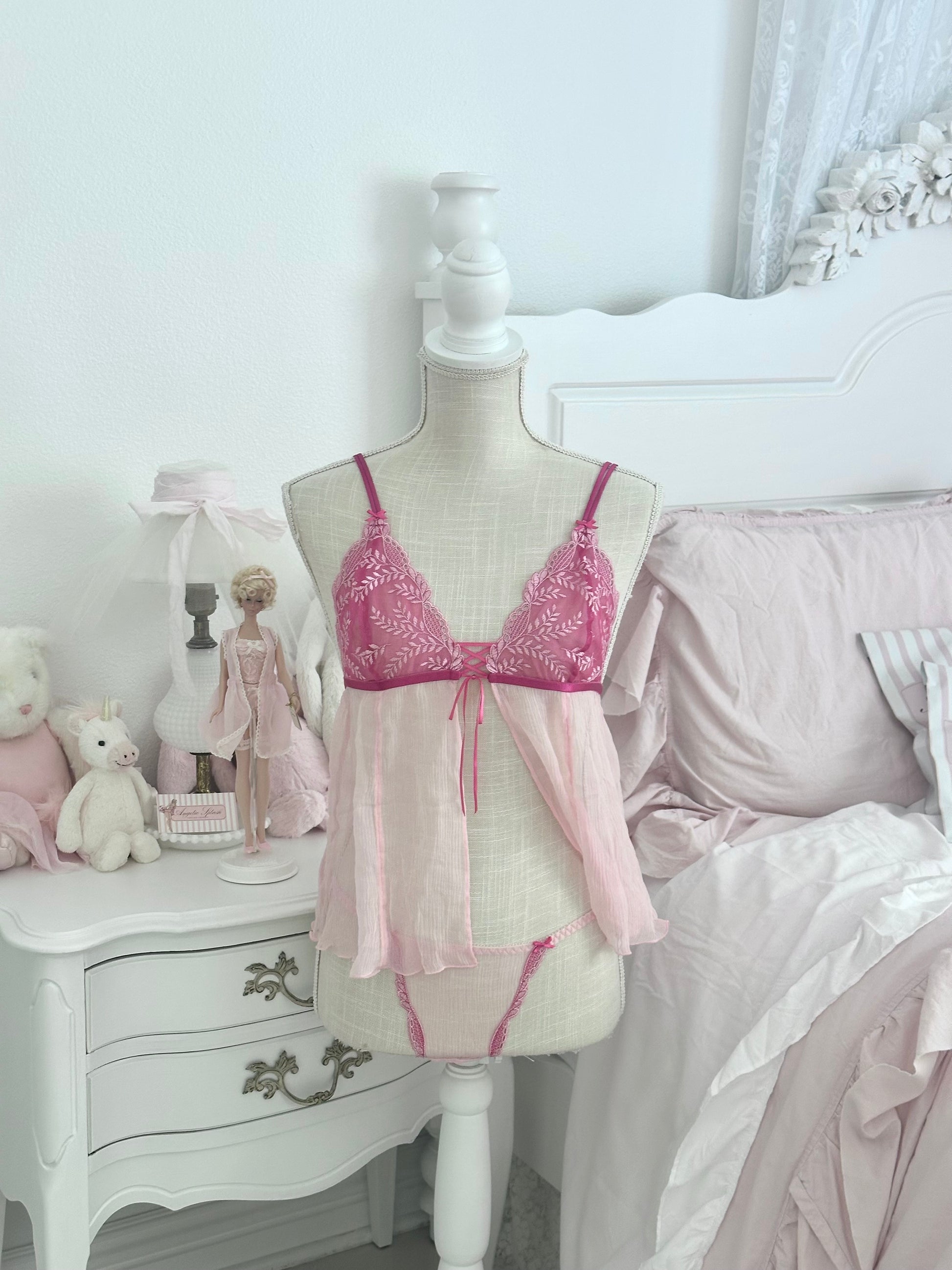 Vintage 2003 Victoria’s Secret Pink Silk Lace Cami Set Size: M