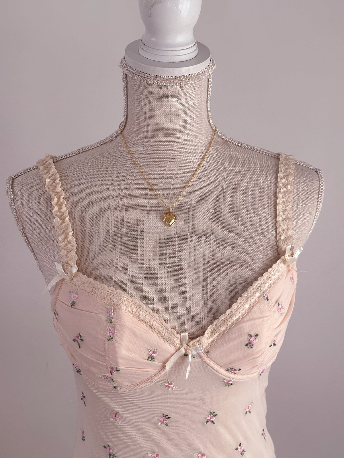 Vintage Ava Rose Cream Floral Babydoll Size: M
