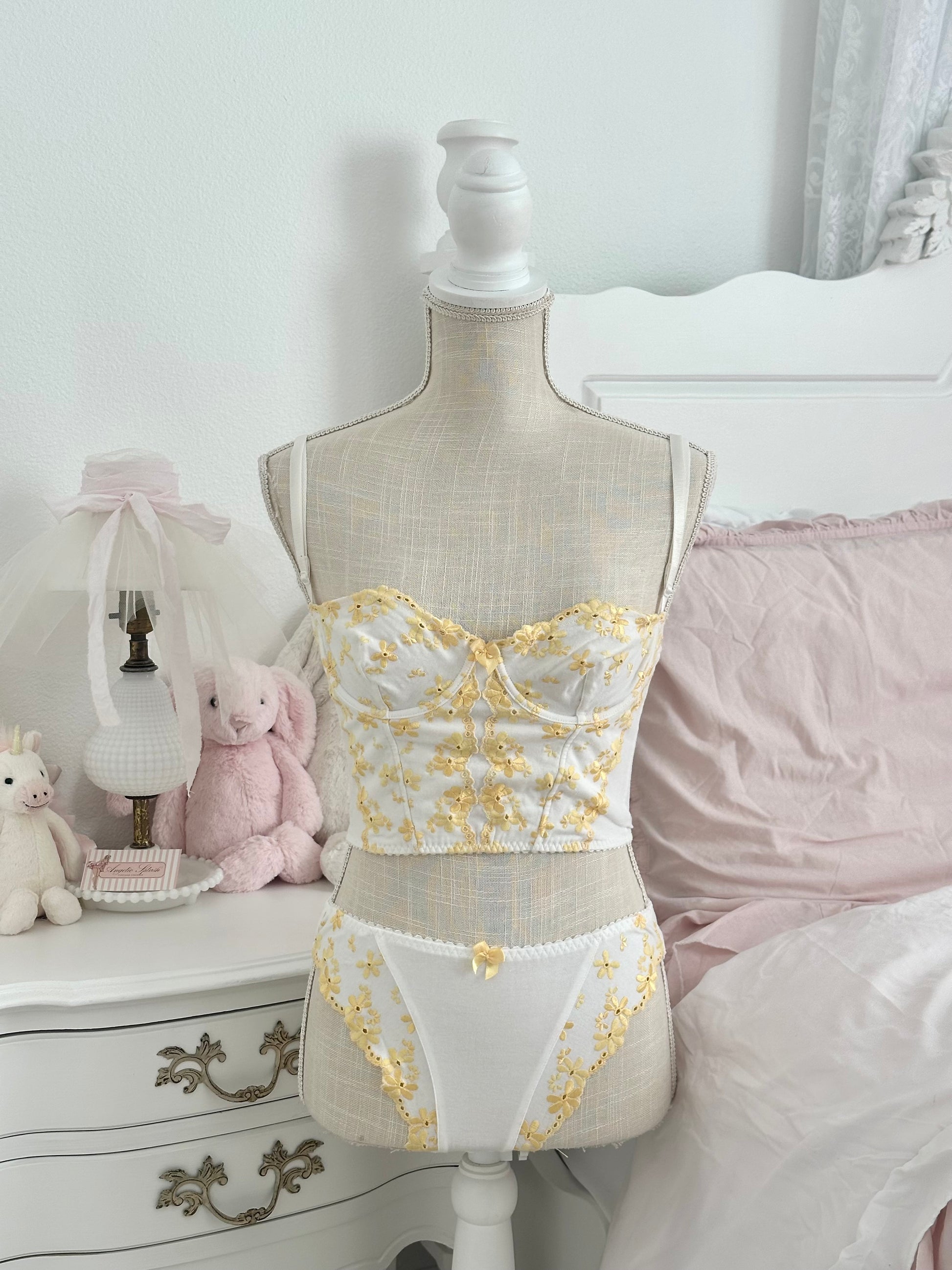 Vintage 1999 Victoria’s Secret White Floral 3-Piece Corset Set