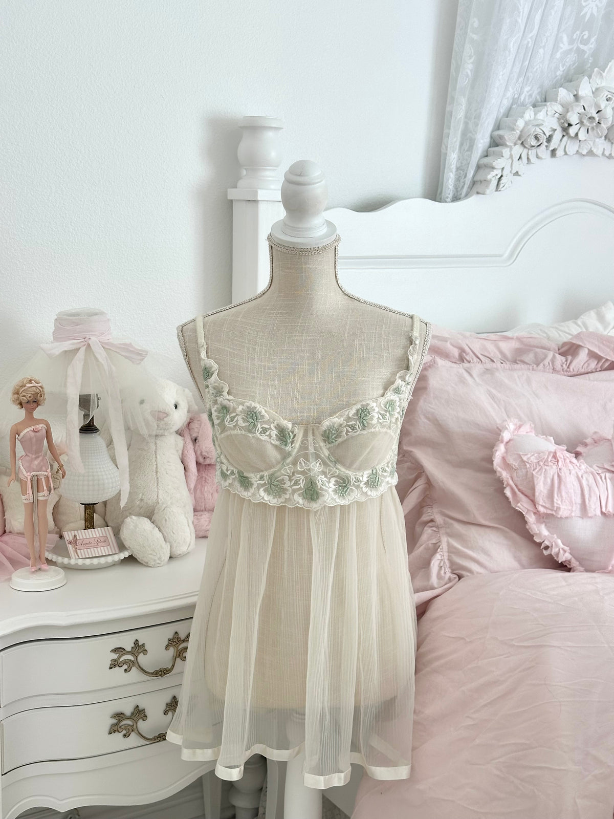 Vintage 1998 Victoria’s Secret White Floral Lace Babydoll Dress Size: 34B
