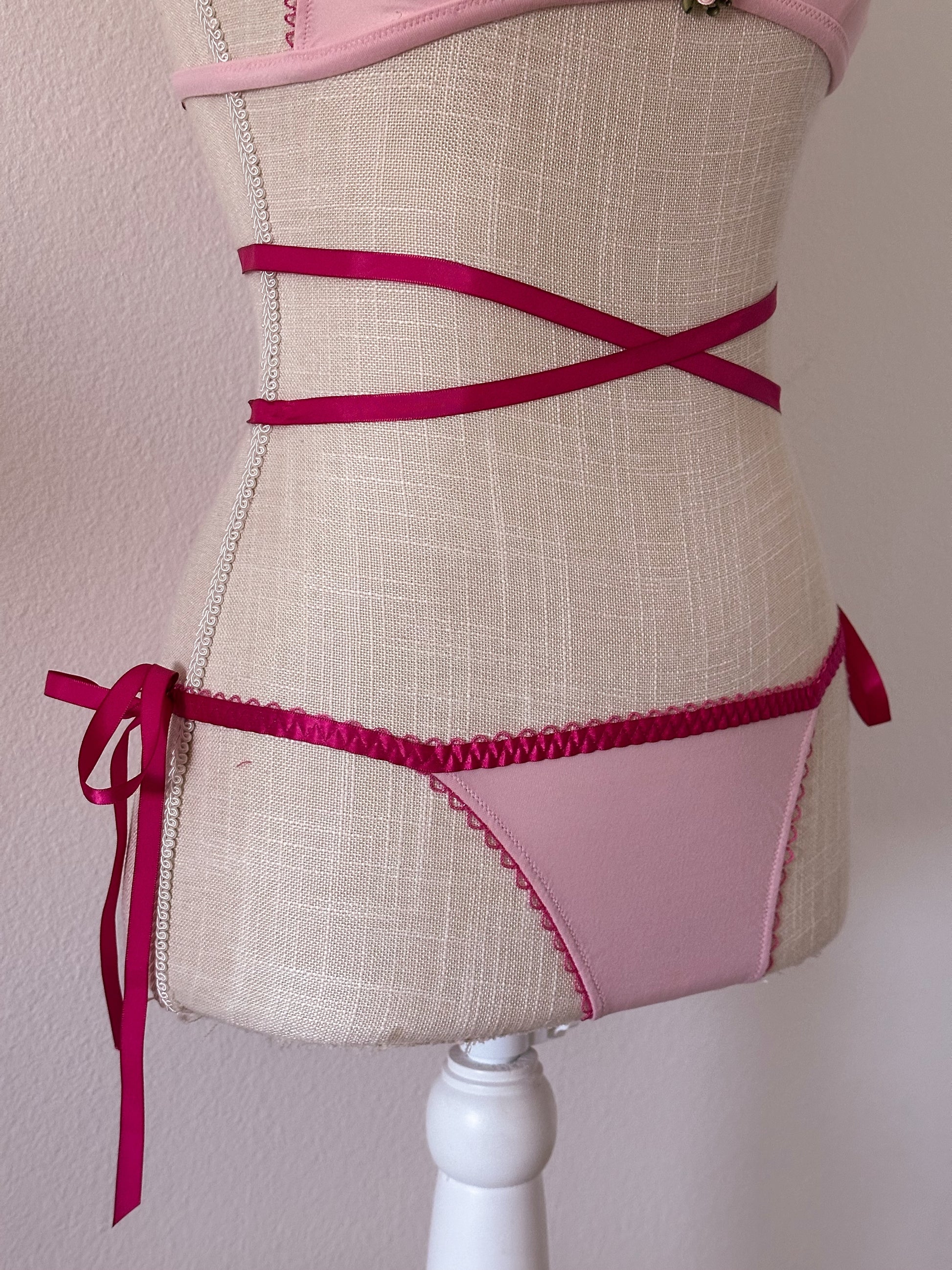 Vintage Victoria's Secret Pink 2 piece lingerie set size: 34 A / S