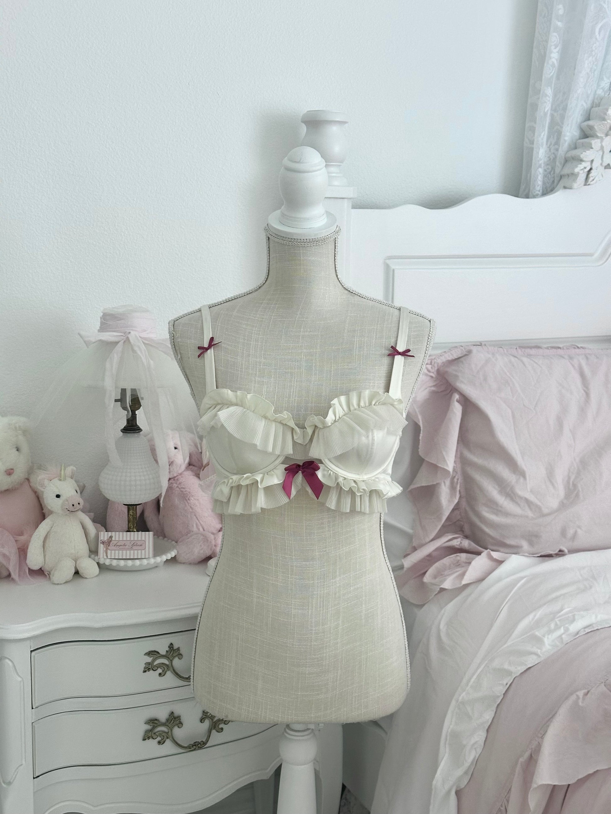 Vintage 2008 Victoria’s Secret Ivory Ruffle Y2K Bra Size: 34B