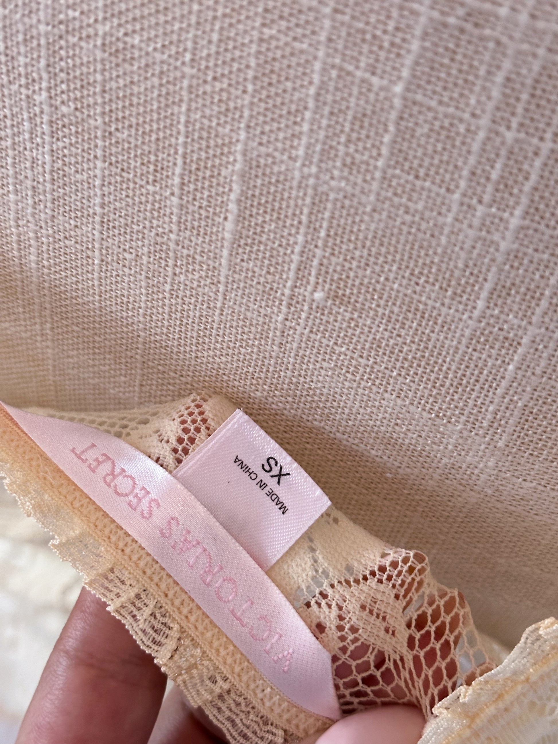 Vintage Victoria's Secret lace cami top size: XS