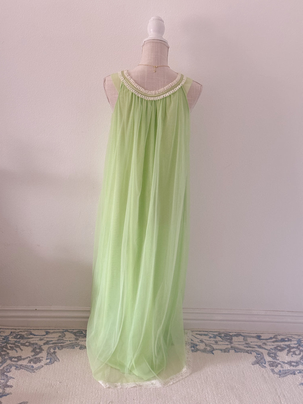 Vintage 1960's peignoir green Sabrina Carpenter dress size: S
