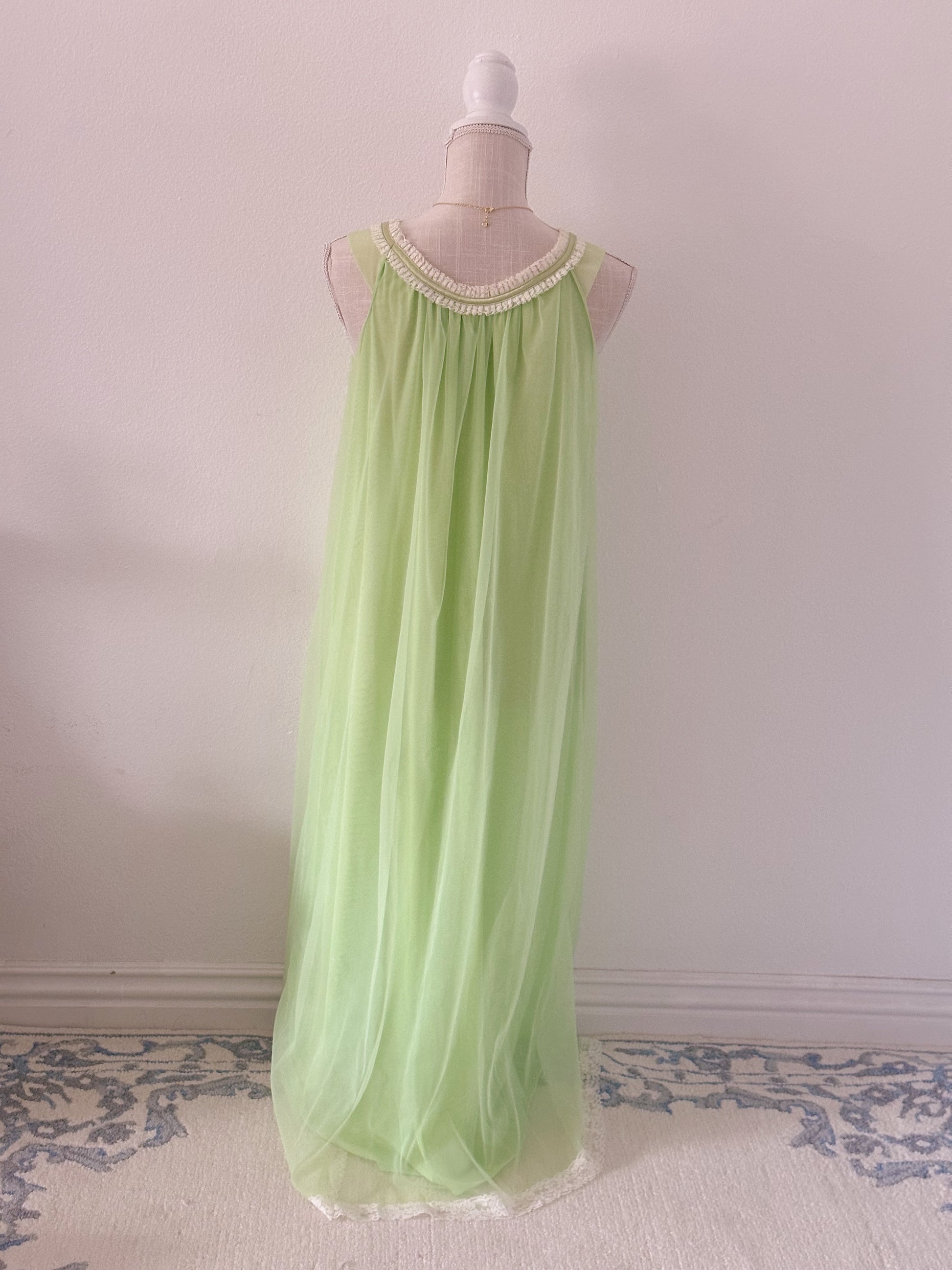 Vintage 1960's peignoir green Sabrina Carpenter dress size: S
