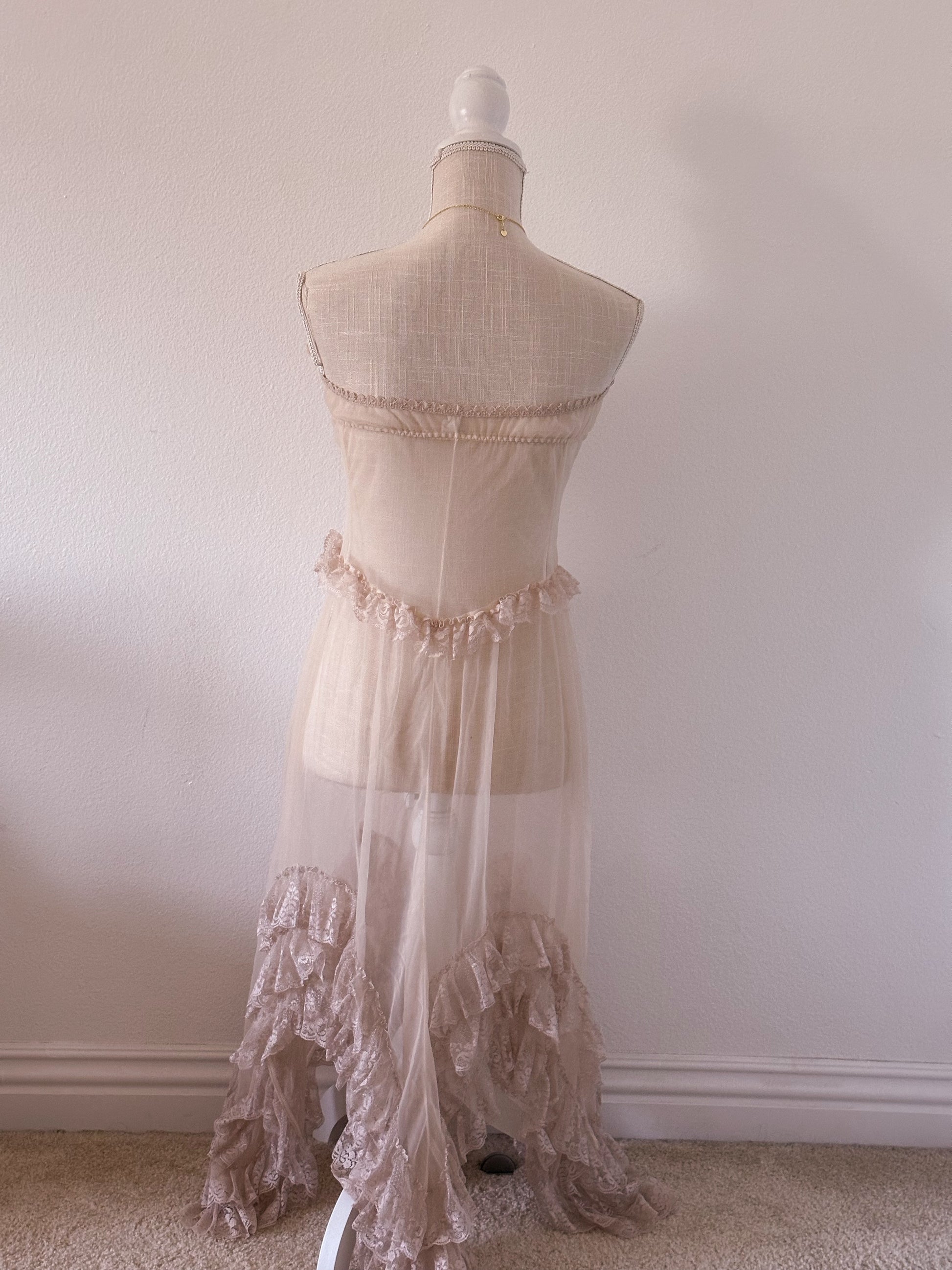 Vintage Beige Floral Lace Nightgown Size: M