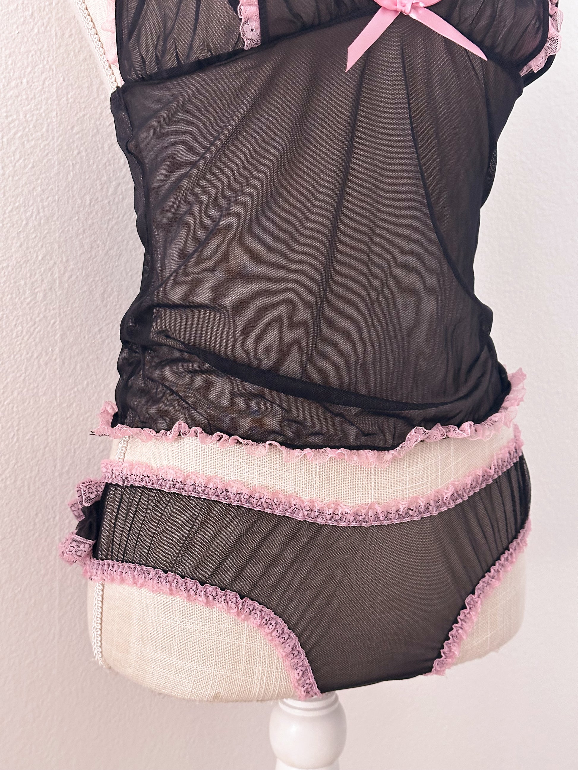 Vintage Victoria's Secret Black two-piece lingerie set Size: M